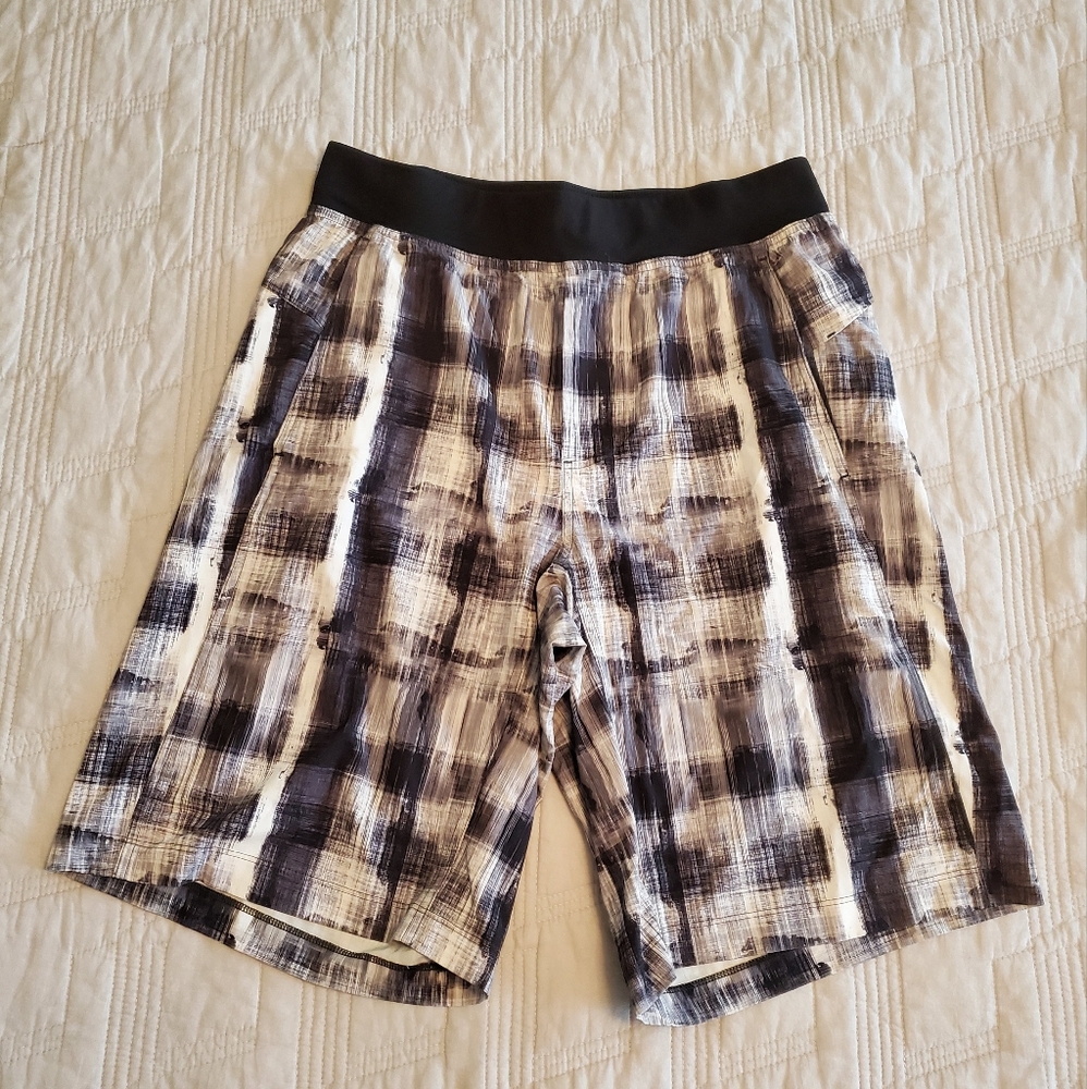 Lululemon shorts size M with 11in inseam